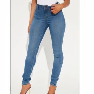 NEW Women’s jeans size 3